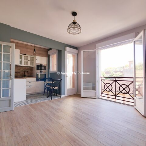 Toulouse, Saint-Agne - T2 traversant avec balcon et parking