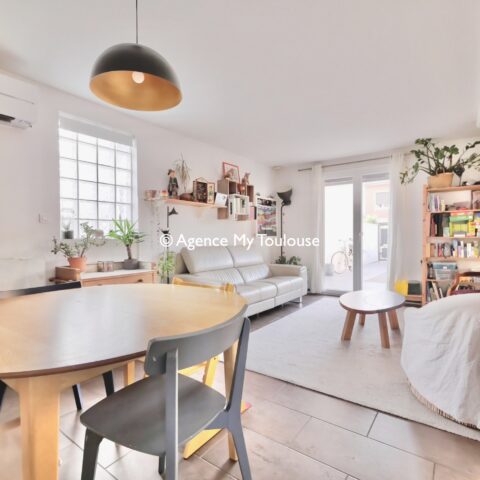 Croix de Pierre/La Pointe, Maison Contemporaine T4 avec jardin, 2 terrasses et parking.