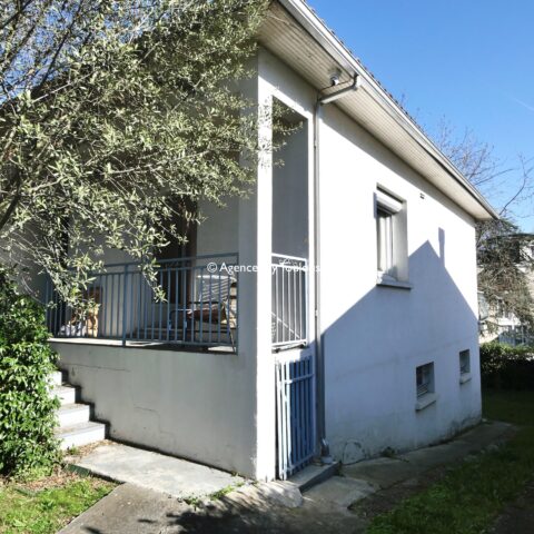 Roseraie, Maison individuelle de 120m2 avec jardin, garage et place de parking.
