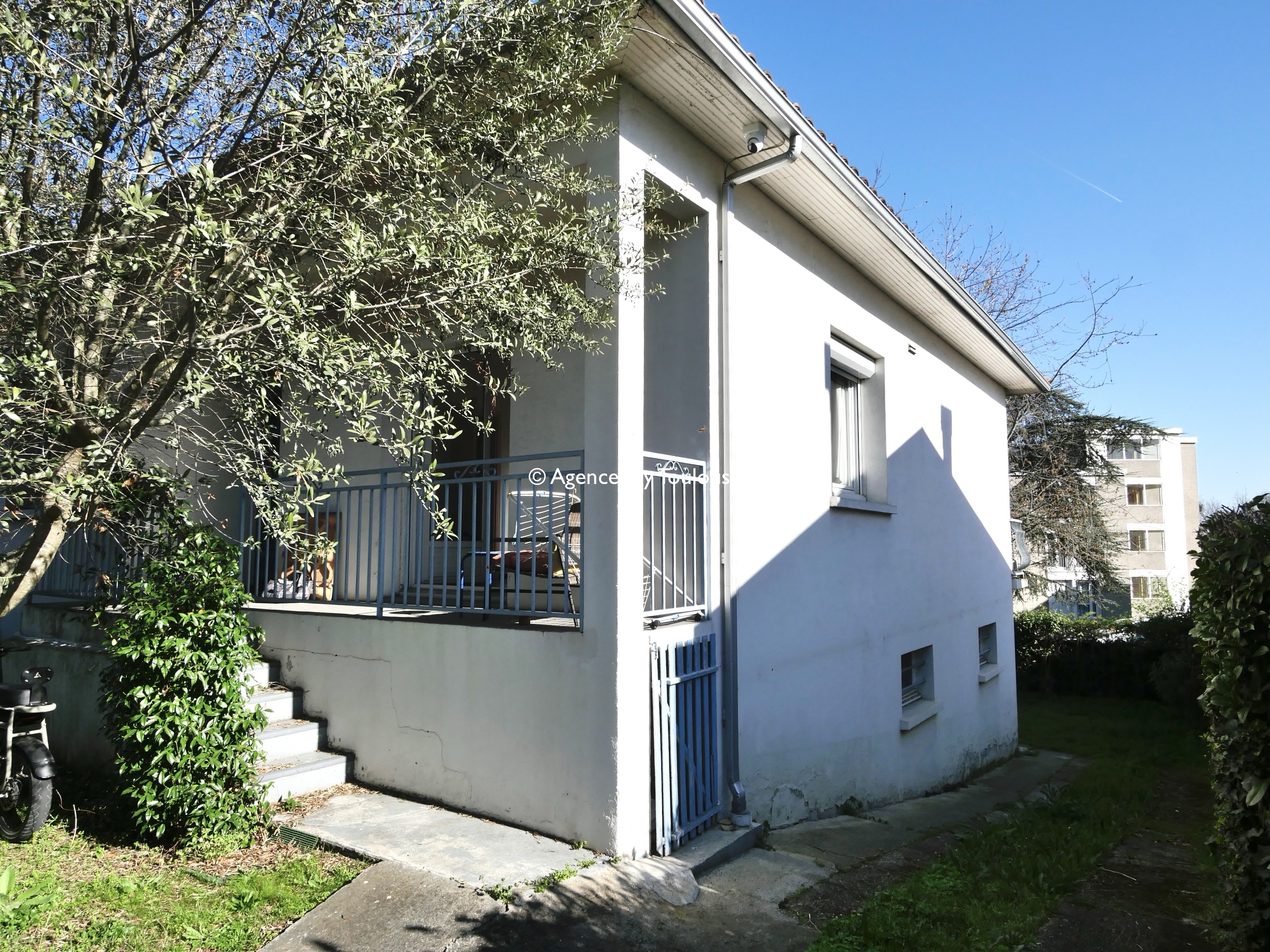 Roseraie, Maison individuelle de 120m2 avec jardin, garage et place de parking.