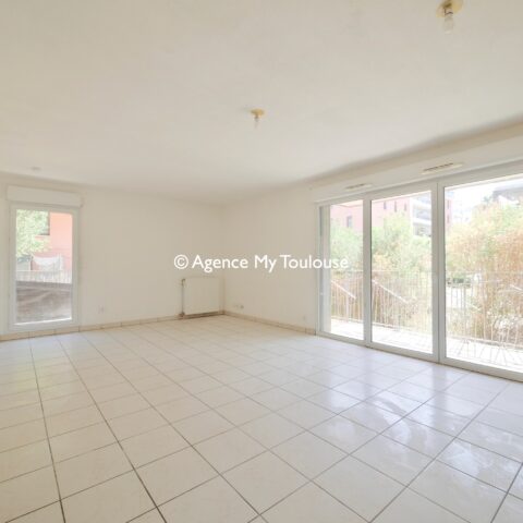 Montaudran, Appartement T3 en RDC avec grand balcon et 2 parking